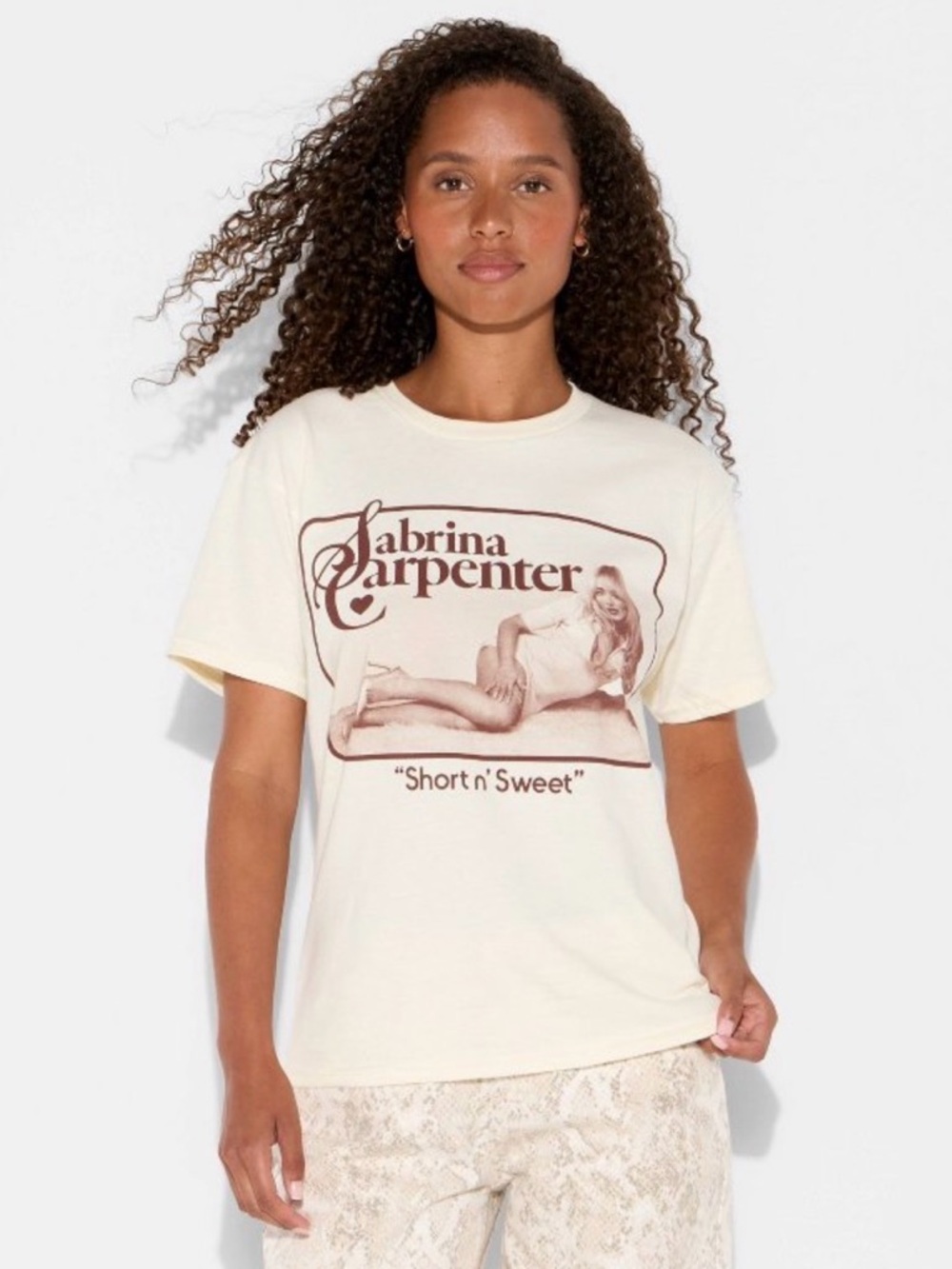 Sabrina Carpenter SHORT N SWEET CAFE Chicago Lips T Shirt Cream Size XXL